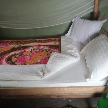 Lake Lyantonde eco campsite original Fort Portal Buitenkant foto
