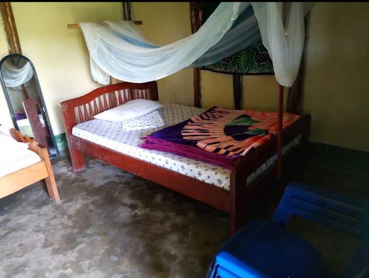Lake Lyantonde eco campsite original Fort Portal Buitenkant foto